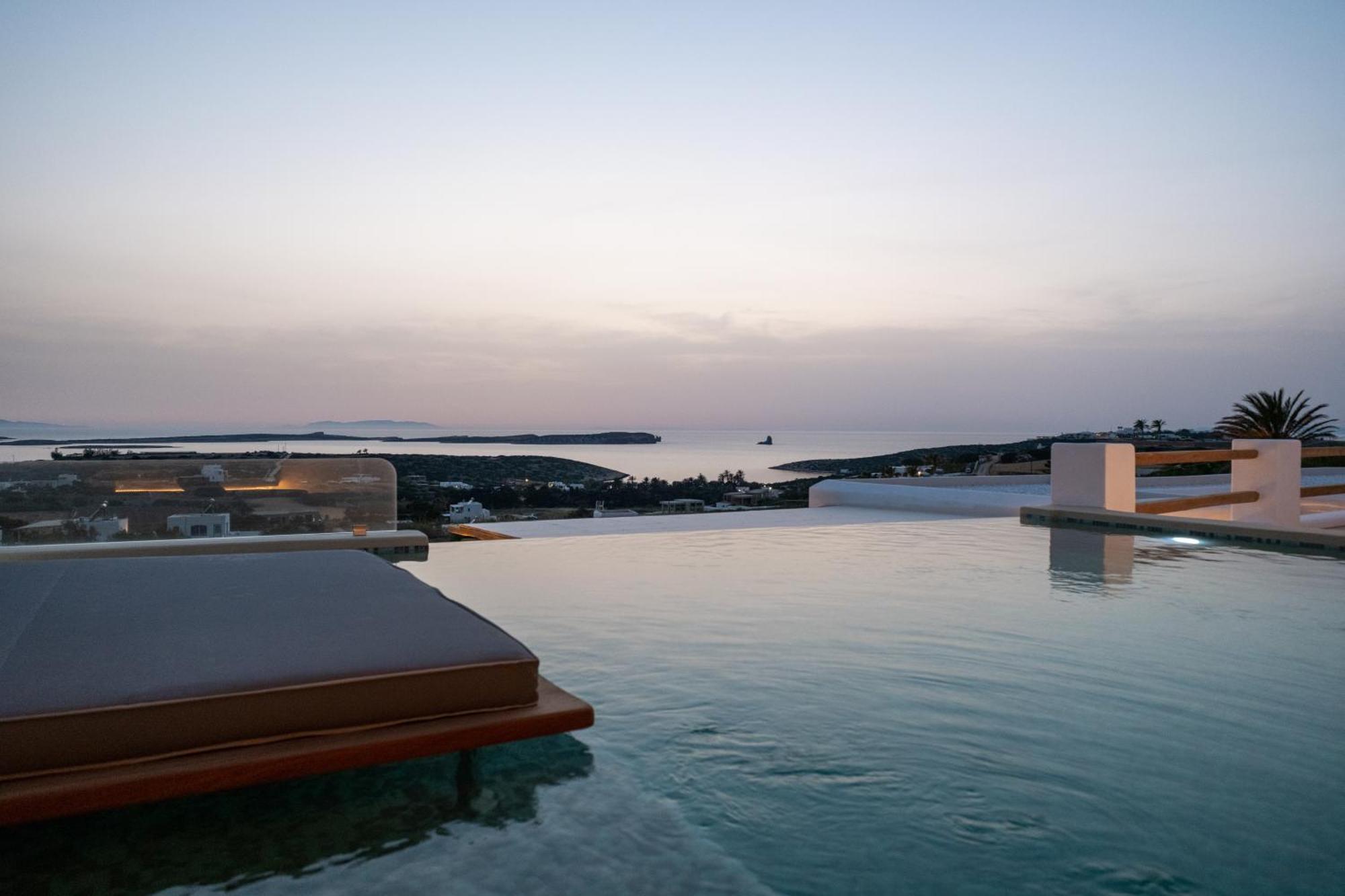 Utopia Suites By Anna Platanou Ajía Iríni Páru Kültér fotó