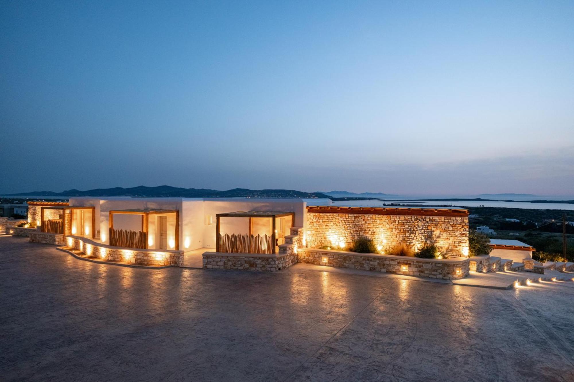 Utopia Suites By Anna Platanou Ajía Iríni Páru Kültér fotó